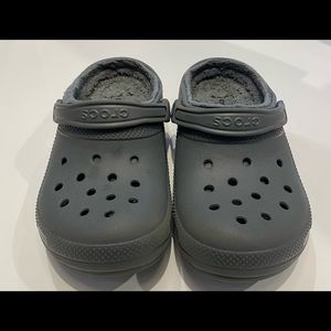 Crocs Classic Mens 4 Womens 6 Faux Fur Lined Grey Clog Casual Shoes 203591 USED